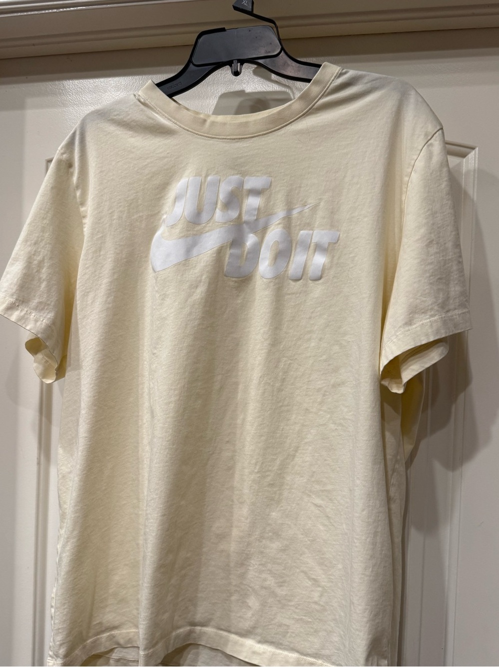 Nike The Nike Tee - Light yellow Short Sleeve Shirt